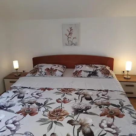 Ivana Apartament *